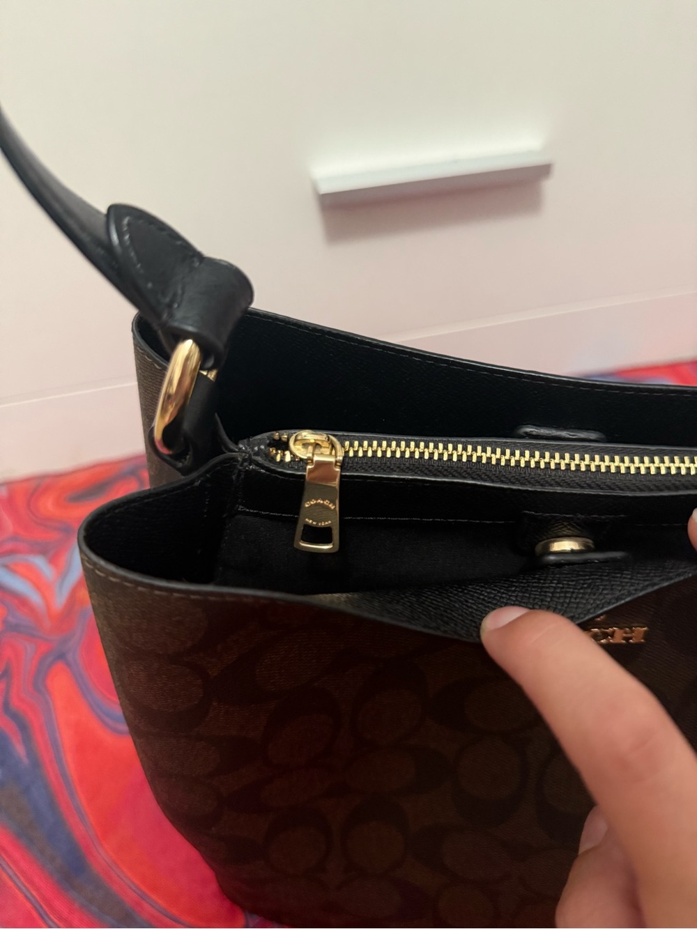 Coach Small Town Bucket Bag in Signature Canvas w/ Gold Plated Hangtag 🖤🤎 - Picture 7 of 10